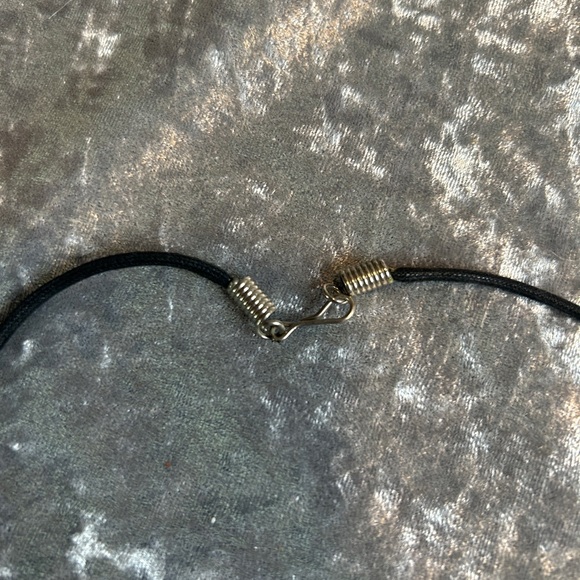 $2/30$ VTG DEADSTOCK SKULL & CROSSBONES NECKLACE CHOKER - Picture 2 of 2